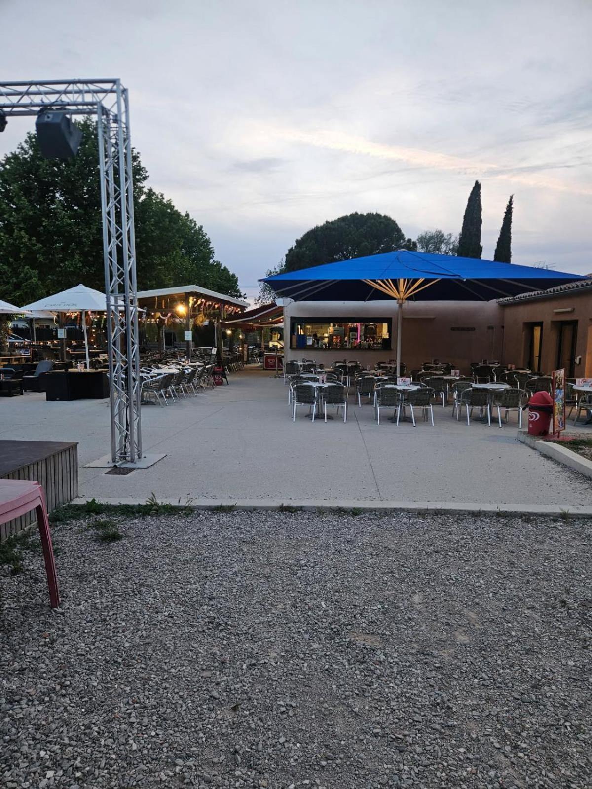 Mobil-Home 6 Personnes Chez Maylia Cadenet Zewnętrze zdjęcie