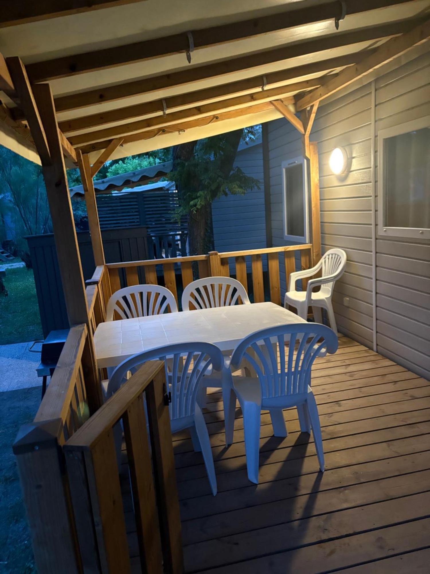 Mobil-Home 6 Personnes Chez Maylia Cadenet Zewnętrze zdjęcie